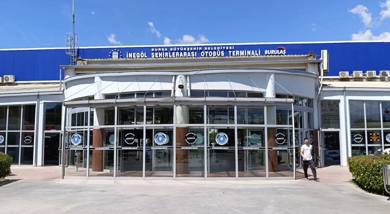 Bir anlık dalgınlık pahalıya mal oluyordu.... Bankta servet unuttu, altın dolu çanta polis tarafından bulundu