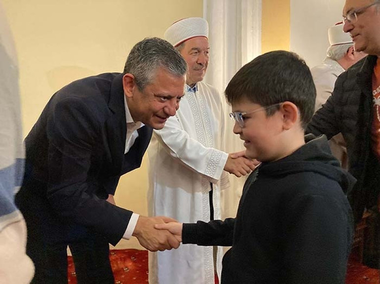  Atatürkün partisine sahip çıkacağız