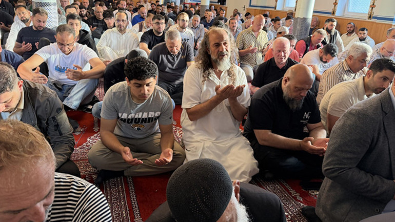 Lehrte Selimiye Camii’nde bayram coşkusu