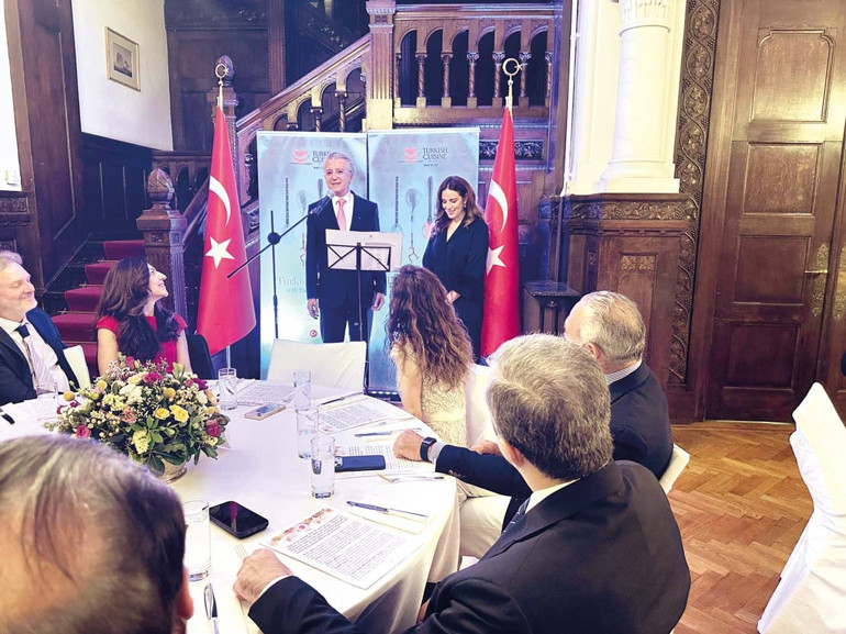Atina’da Türk lezzetleri şöleni