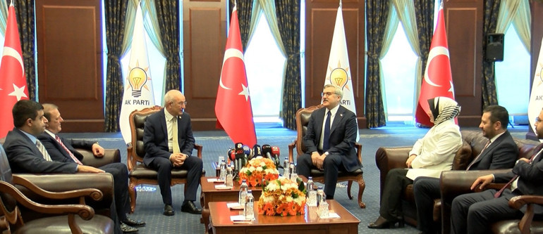 Siyasi partiler arasında bayramlaşma | AK Parti ve CHP üç bayram sonra bayramlaştı