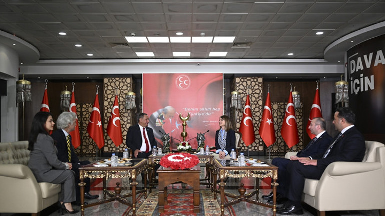 Siyasi partiler arasında bayramlaşma | AK Parti ve CHP üç bayram sonra bayramlaştı