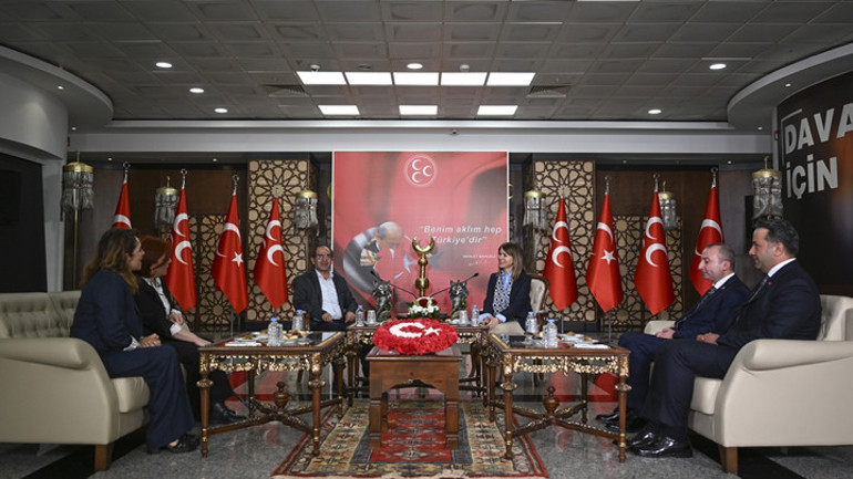 Siyasi partiler arasında bayramlaşma | AK Parti ve CHP üç bayram sonra bayramlaştı