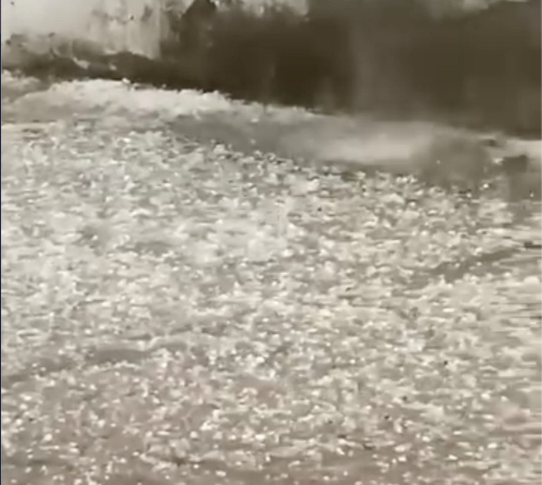 Meteoroloji uyarmıştı... Bazı yerlerde hayat durma noktasına geldi, sağanak ve dolu birçok ili vurdu