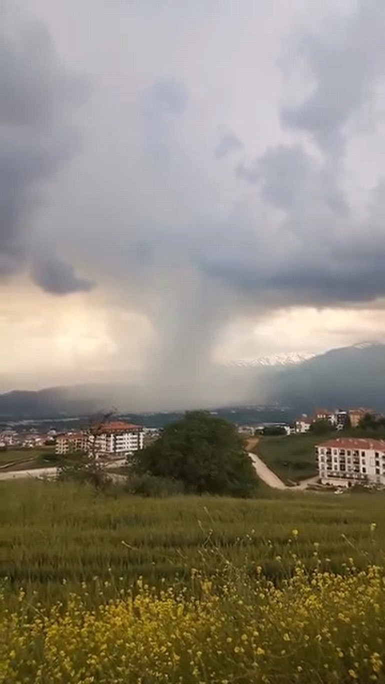 Meteoroloji uyarmıştı... Bazı yerlerde hayat durma noktasına geldi, sağanak ve dolu birçok ili vurdu