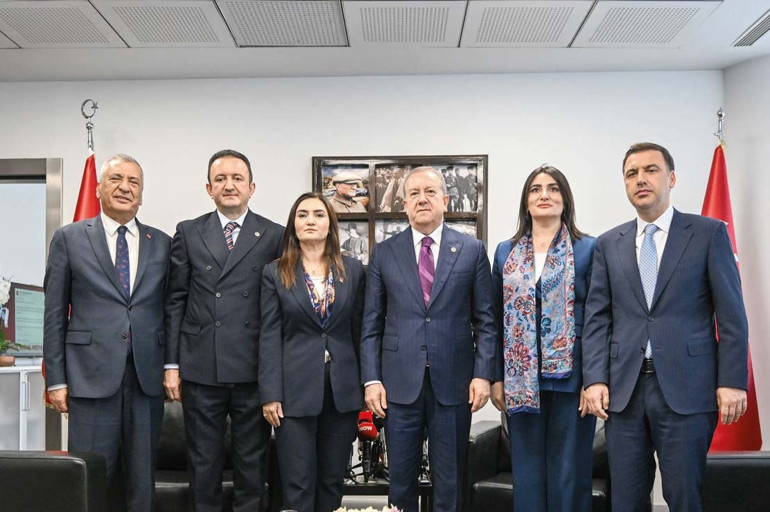 Siyasette ilkler bayramı