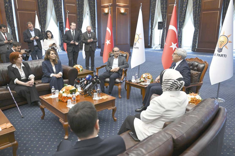 Siyasette ilkler bayramı