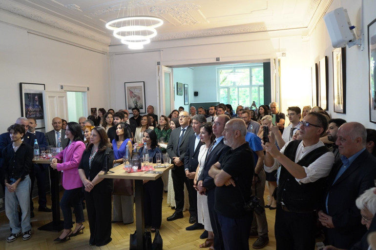 Berlin’de çifte bayram