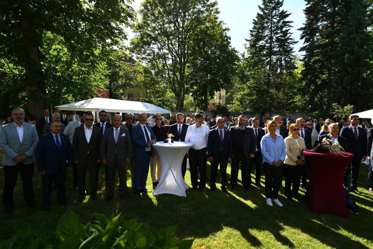 Berlin’de çifte bayram