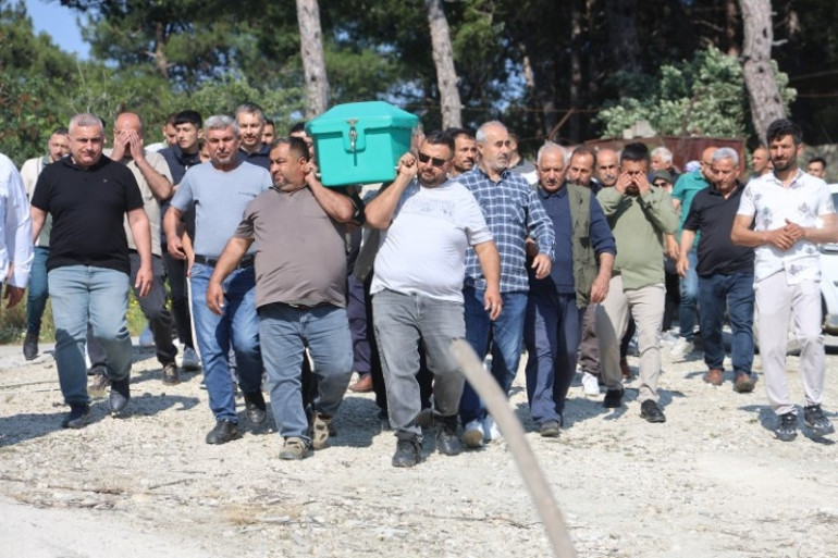  Cani baba 3 yaşındaki oğlunu katledip parçalara ayırdı