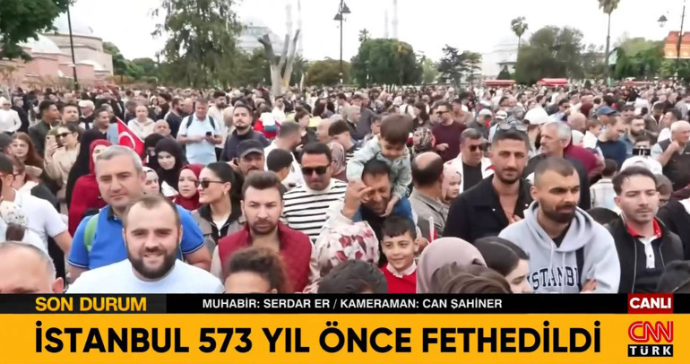 İstanbulda fethin 573. yıl dönümü kutlanıyor | Sultanahmetteki Mehteran gösterisine yoğun ilgi