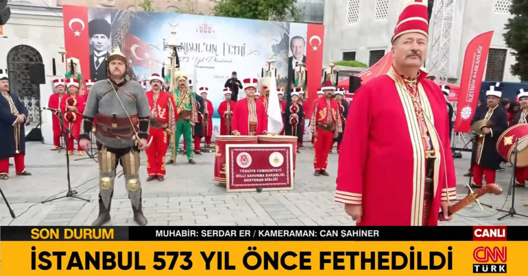 İstanbulda fethin 573. yıl dönümü kutlanıyor | Sultanahmetteki Mehteran gösterisine yoğun ilgi