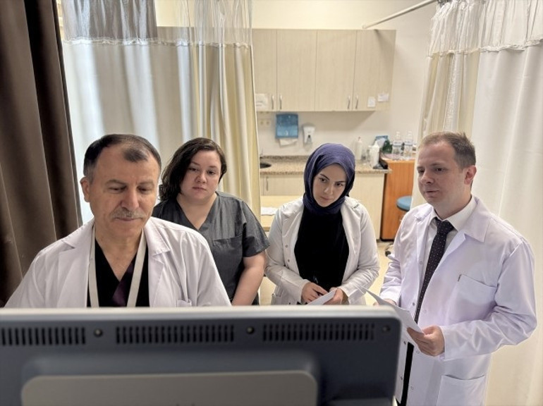  Yıllar önce doğumunu yaptığı bebekler şimdi en yakınında