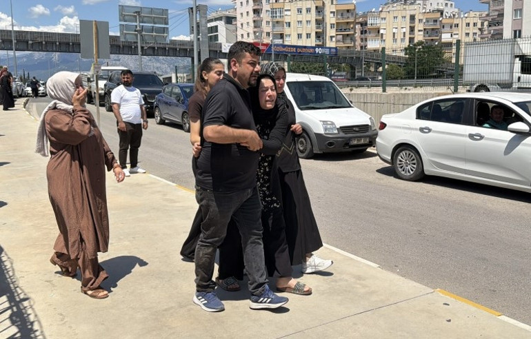 Motosiklet kaldırıma çarpıp devrildi, 14 yaşındaki çocuk hayatını kaybetti