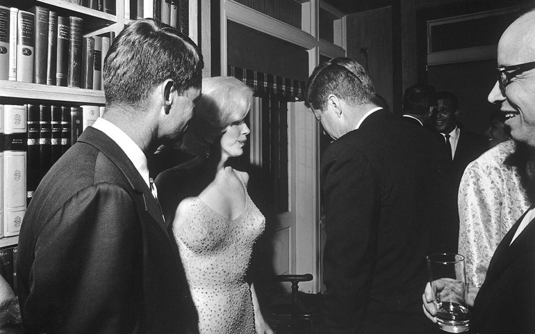 Göğüs röntgeni, mezarı ve Kardashian’lar: Marilyn Monroe 100. yaşında hâlâ sömürülüyor mu