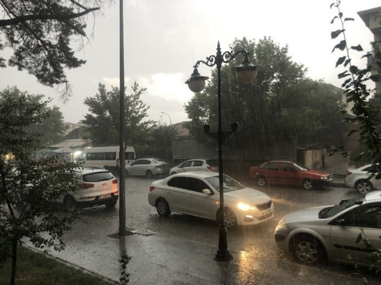 Meteoroloji uyarmıştı: Sağanak sonrası felaketi yaşadılar Yurdun farklı noktalarından şok görüntüler