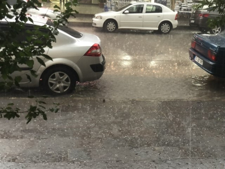 Meteoroloji uyarmıştı: Sağanak sonrası felaketi yaşadılar Yurdun farklı noktalarından şok görüntüler