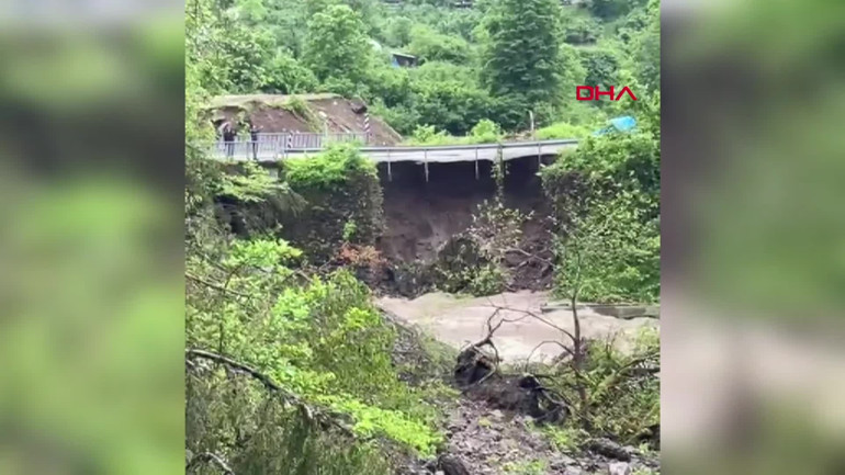 Meteoroloji uyarmıştı: Sağanak sonrası felaketi yaşadılar Yurdun farklı noktalarından şok görüntüler