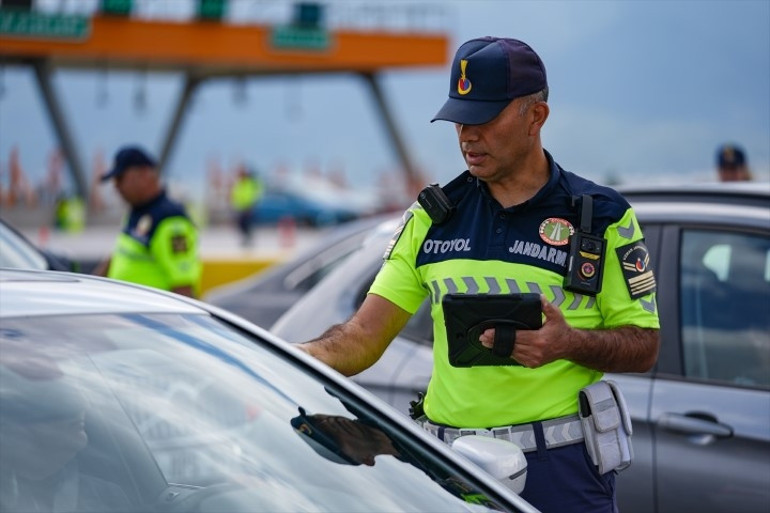  Bayramda yolları denetlemiyor, sizleri koruyoruz