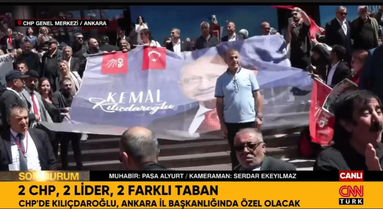 İşte ilk fotoğraf Kılıçdaroğlu 2.5 yıl sonra CHP binasında: Karanfillerle ve Halkın umudu Kılıçdaroğlu sloganları ile karşılandı