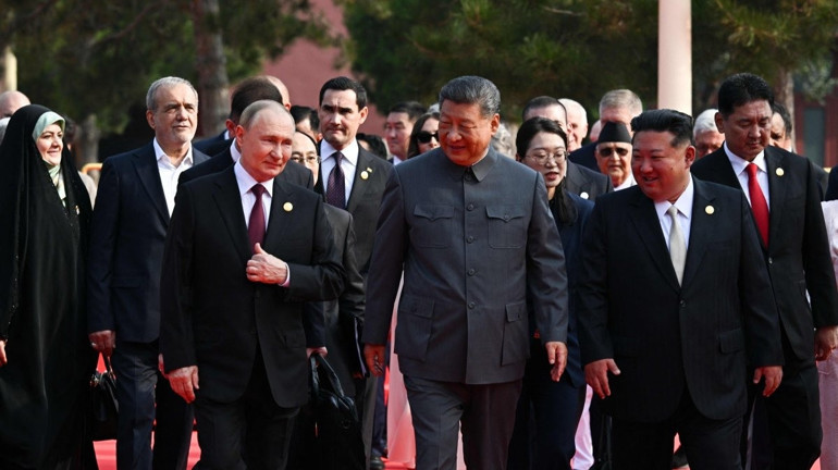  Başına kızını geçirdi... 26 milyar dolarlık gizli Rus projesi
