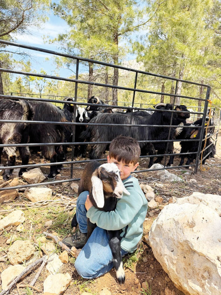 Sarıkeçililer: Deveyle göçen son Yörükler