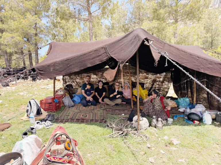 Sarıkeçililer: Deveyle göçen son Yörükler