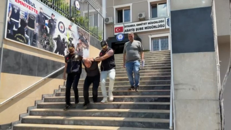 Bana güldünüz kavgasında olayı merak edip sokağa çıkan kadın öldü