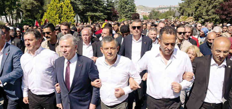 2 adres 2 CHP Kılıçdaroğlu Genel Merkez’de, Özel güvenpark’ta