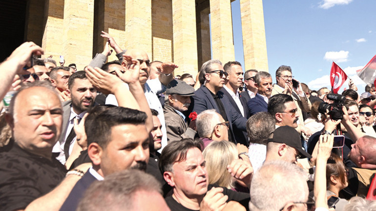 2 adres 2 CHP Kılıçdaroğlu Genel Merkez’de, Özel güvenpark’ta