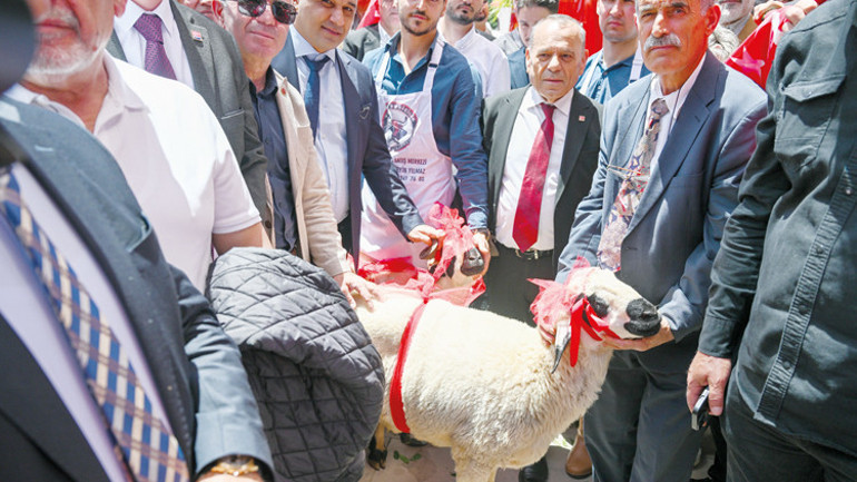 2 adres 2 CHP Kılıçdaroğlu Genel Merkez’de, Özel güvenpark’ta