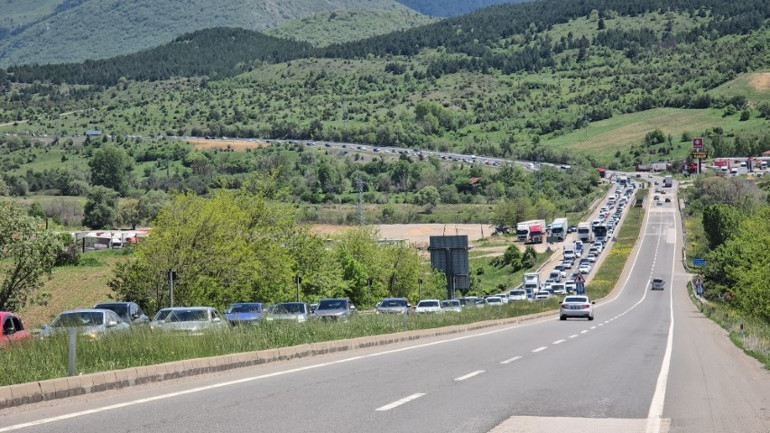 İstanbula dönüş çilesi Kritik güzergahta trafik durma noktasına geldi