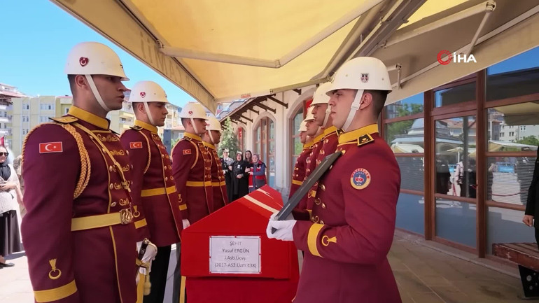  Bakan Yardımcısına böyle seslendi... Asker kardeşten şehit ağabeye veda selamı