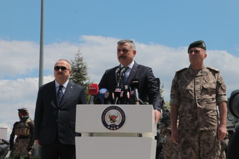 Bakan Çiftçi, özel harekat polisleriyle bayramlaştı