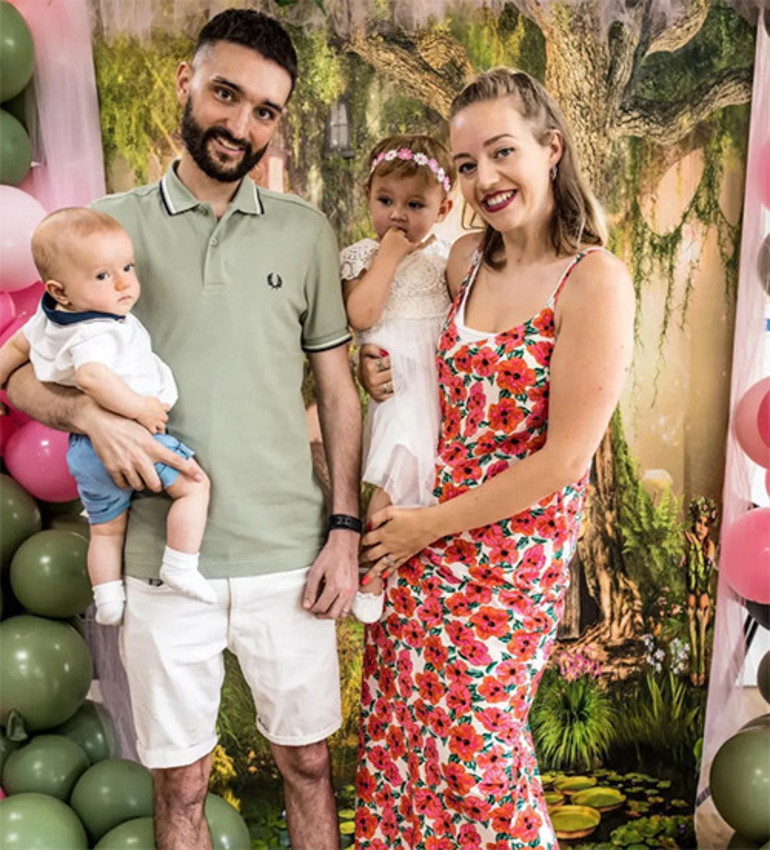 Önce gencecik kocasını sonra oğlunu toprağa verdi.... O garip yüzünü karnındaki bebek güldürecek