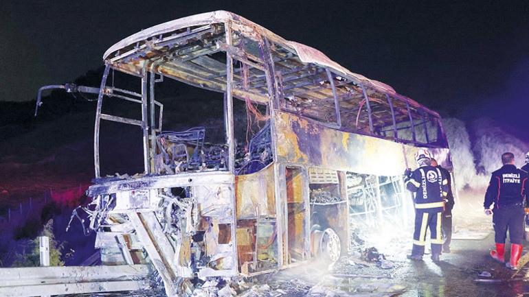 Otobüste can pazarı: 8 ölü 33 yaralı