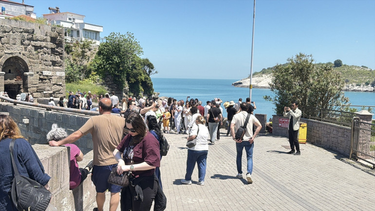 6 bin nüfuslu turistik ilçeye 9 günlük tatilde 182 bin kişi geldi