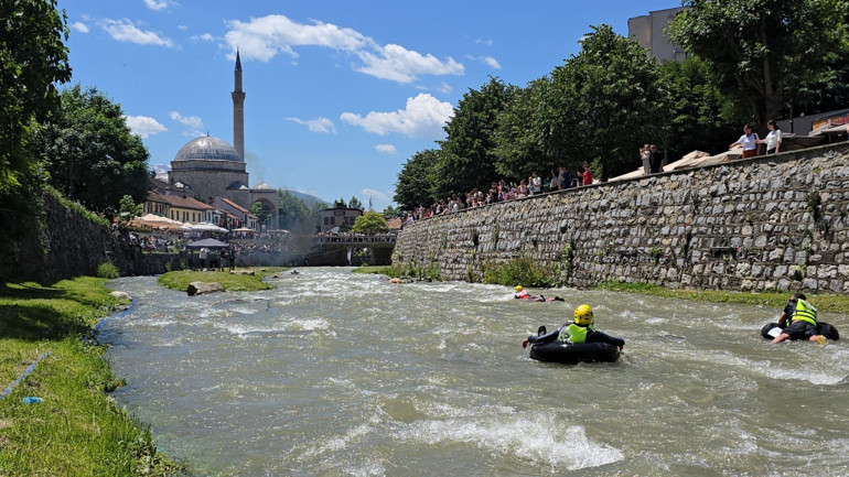 Prizren’de Bunarfest kapsamında rafting heyecanı yaşandı