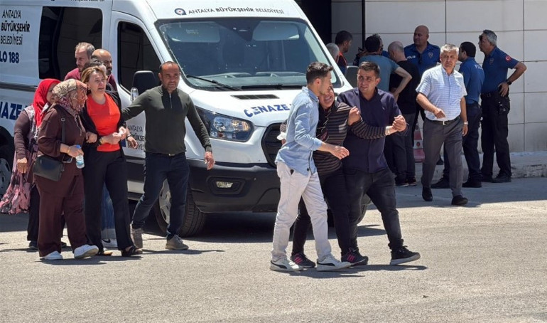 7 aylık hamile olan hemşire evinde ölü bulundu Karşılaştıkları manzara kan dondurdu