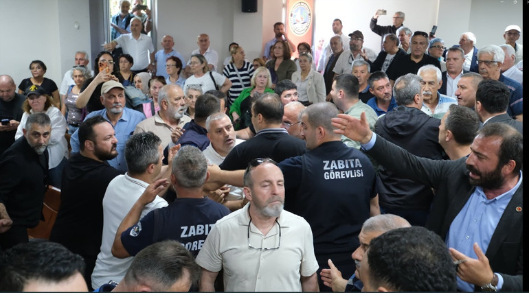 Akçakoca Belediyesi Başkanvekili Alev Ünal oldu Seçim sonrası arbede çıktı