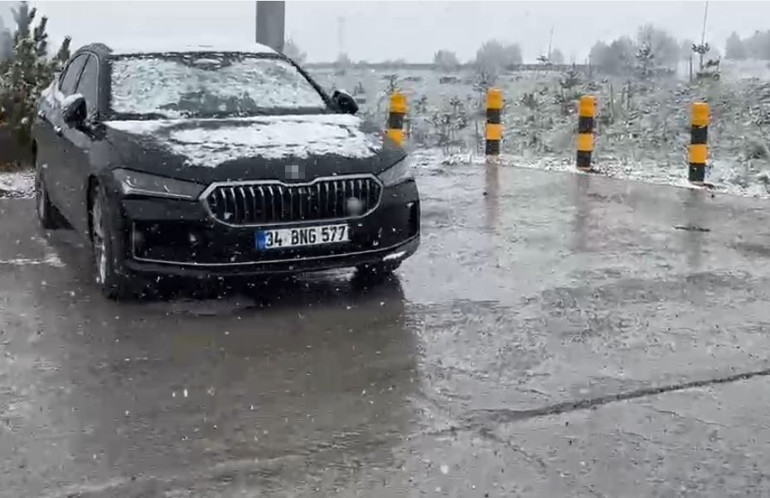 Haziran ayında aniden kar bastırdı: Kısa sürede beyaza büründü