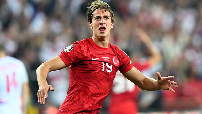 Galatasarayda transfer görüşmesi tıkandı Şart belli oldu