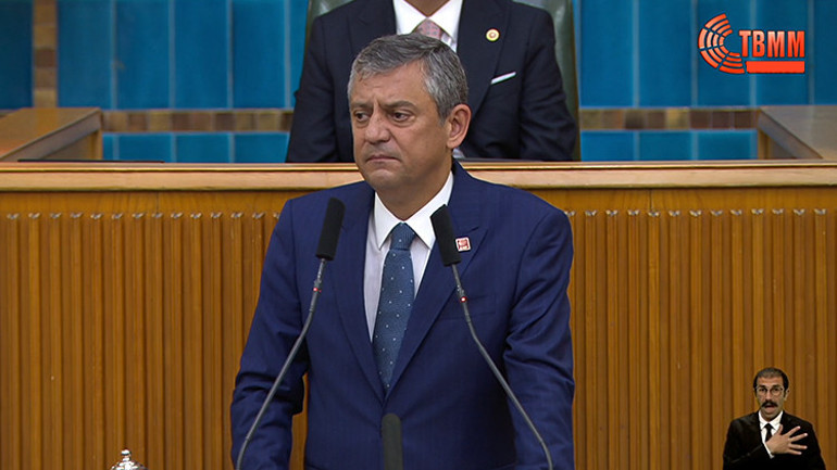 Mutlak butlan sonrası iki başlılık: CHPde çatlak büyüyor TBMM Grup Toplantısında Hain Kemal sloganları