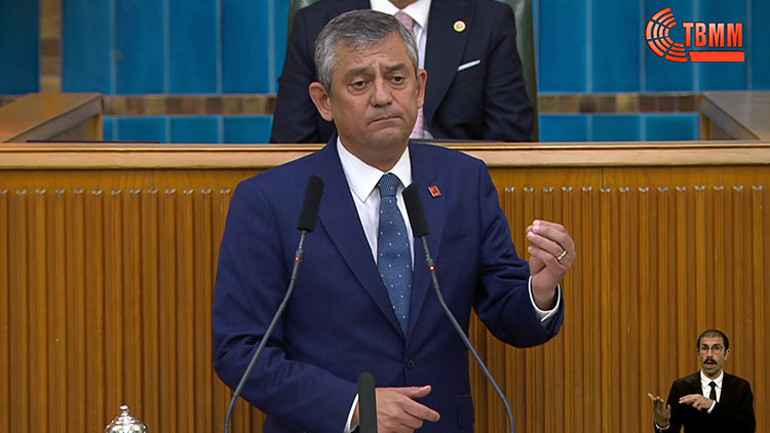 Mutlak butlan sonrası iki başlılık: CHPde çatlak büyüyor TBMM Grup Toplantısında Hain Kemal sloganları