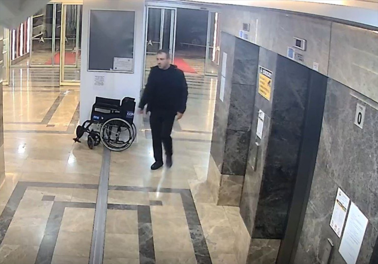 Ankaradaki dehşet Türkan Biçerin düşme anı görüntüsü ortaya çıktı 1,5 dakika balkonda asılı kalmış