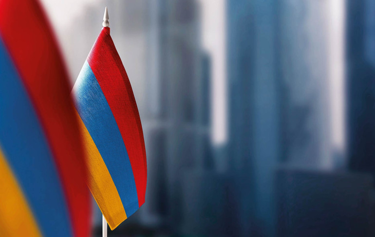 Ermenistan’ın iki yolu