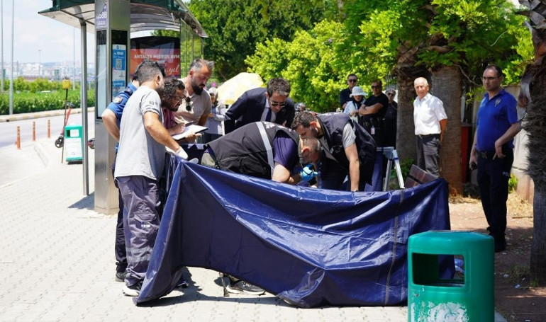 Adliyeye ifade vermek için gelen vatandaş durakta ölü bulundu