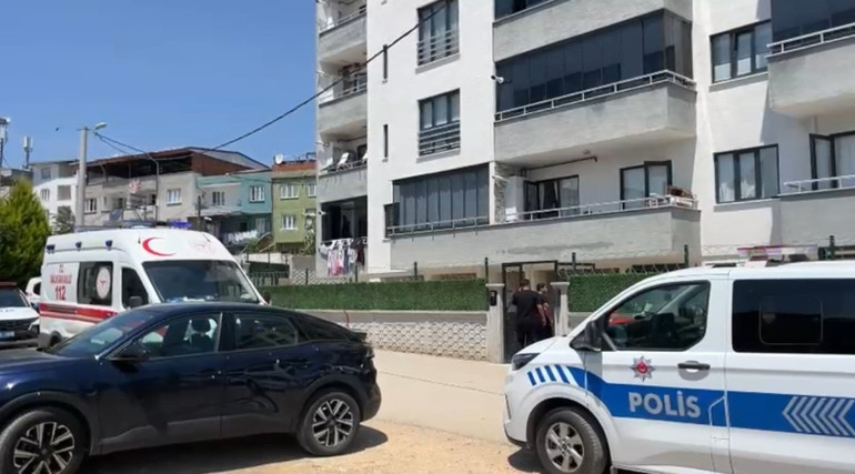 Oğlunun gözü önünde eşini katletti