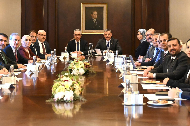 Bakan Çiftçi, Cumhurbaşkanlığı Hukuk Politikaları Kurulu Başkanvekili Uçum ile bir araya geldi