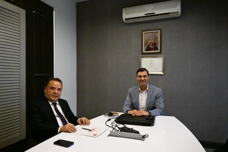 Çok konuşulacak Ferdi Zeyrek iddiası: Muhittin Böcekten Özgür Özelle ilgili dikkat çeken ifade